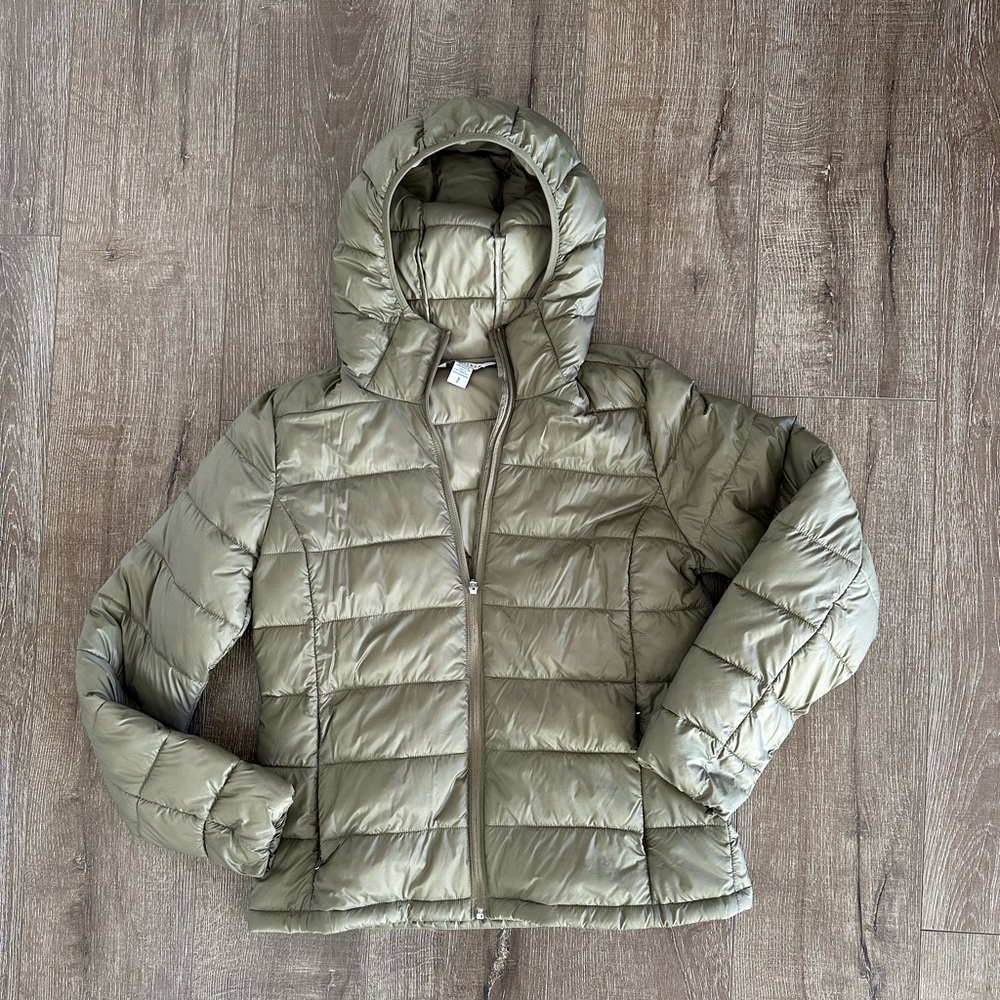 Athleta Aire Puffer Jacket with Hood size Small